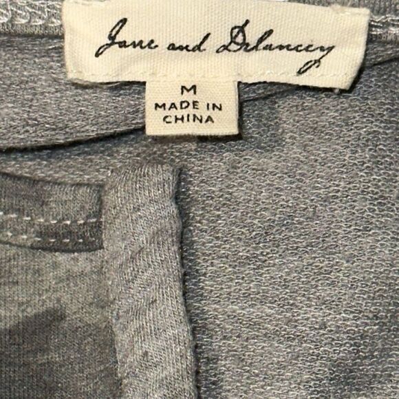 Jane And Delancey Green Gray Camo 1/4 Button Long Sleeve Tee Ladies Medium - Picture 2 of 7